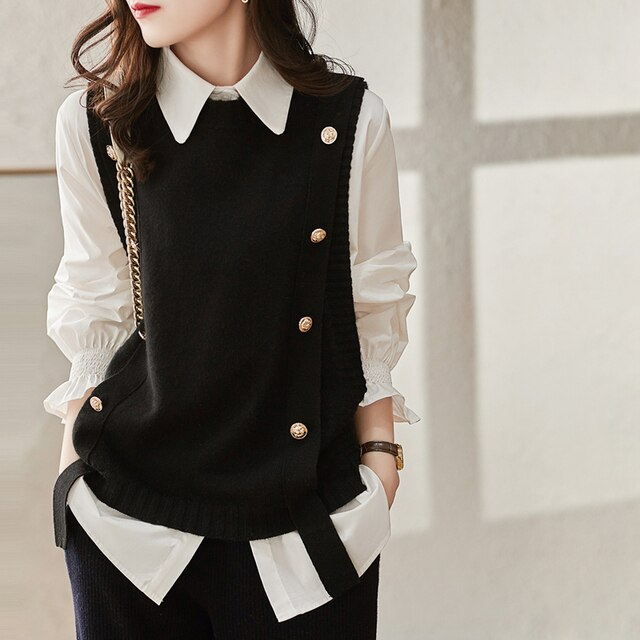 Women's Knitted Vest – Button-Detail
